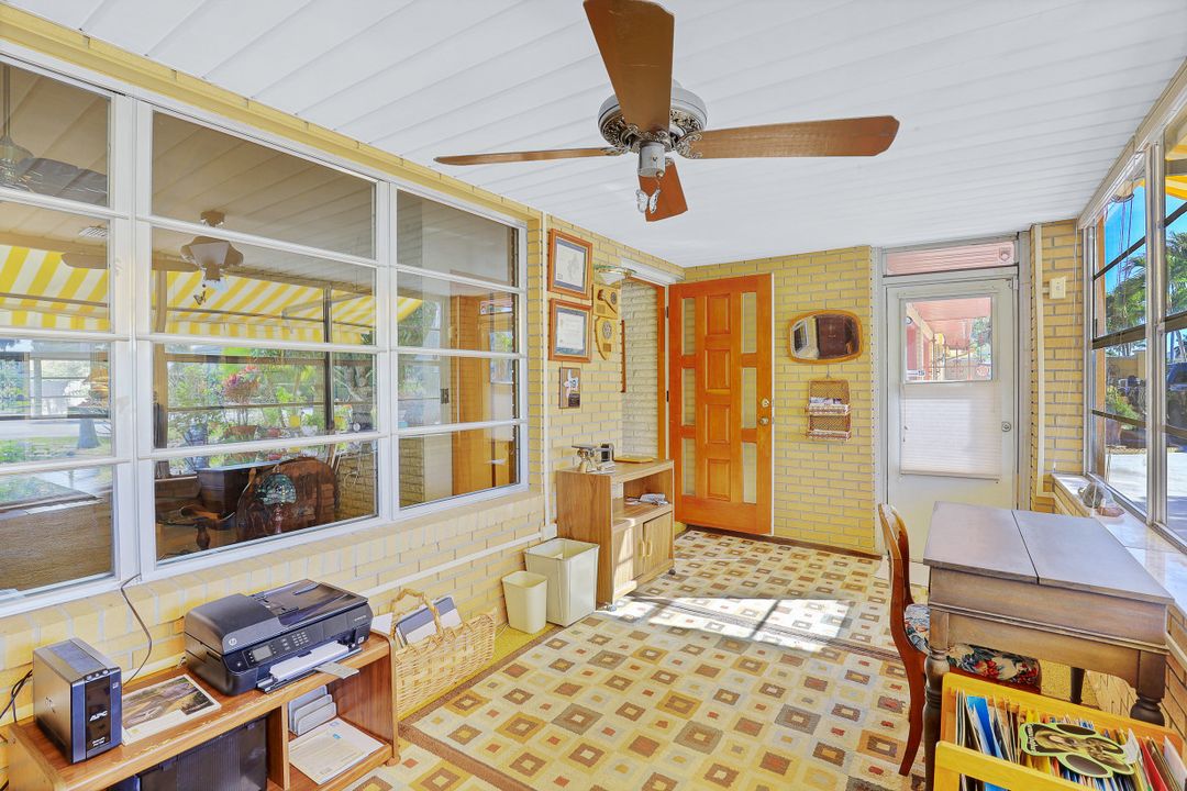 10442 Vanderbilt Dr, Naples, FL 34108