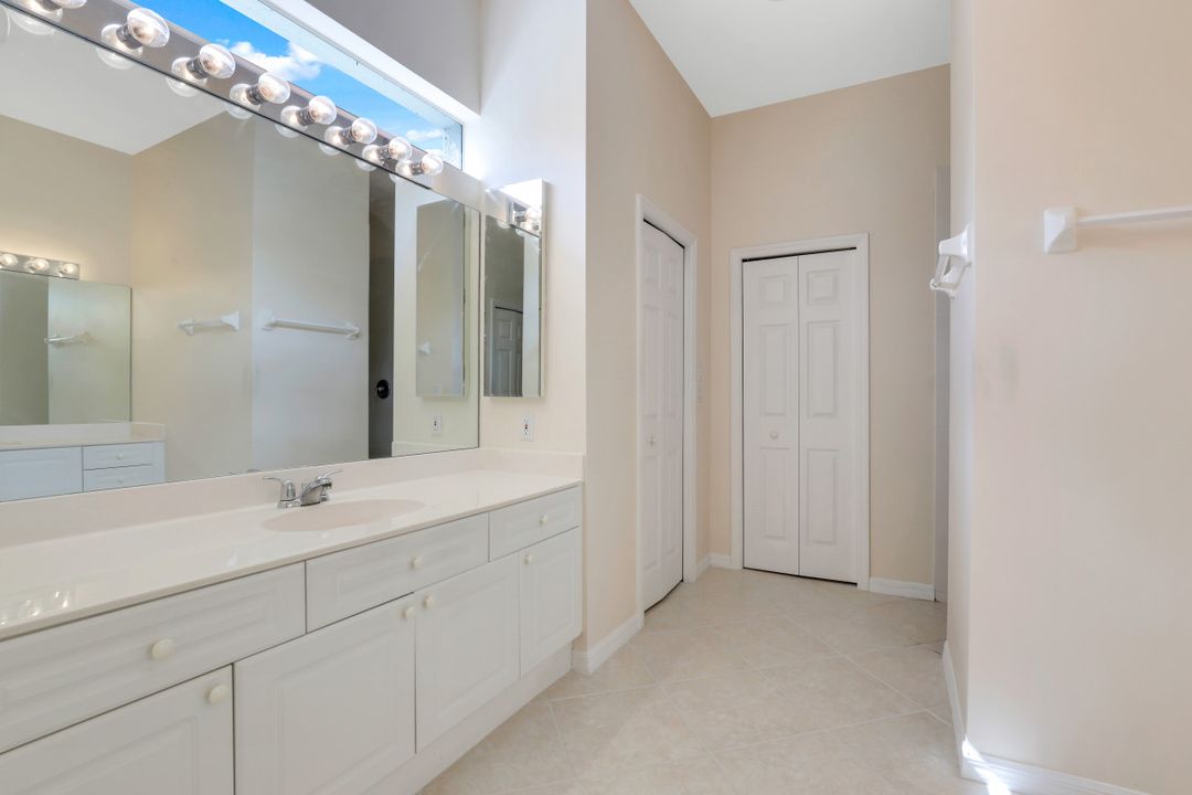 12811 Silverthorn Ct, Bonita Springs, FL 34135