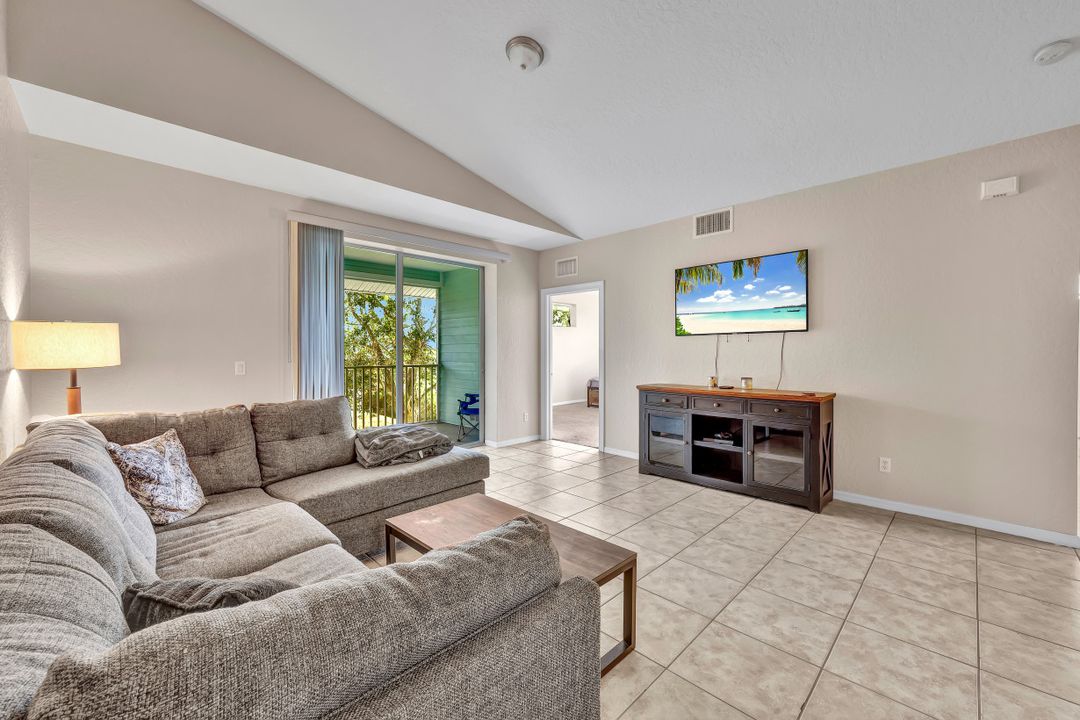 1050 Hancock Creek S Blvd #204, Cape Coral, FL 33909