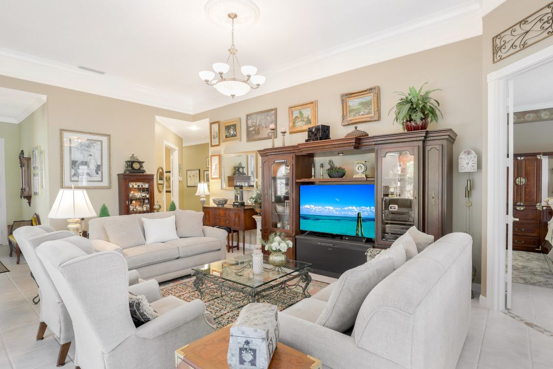 5981 Bermuda Ln, Naples, FL 34119