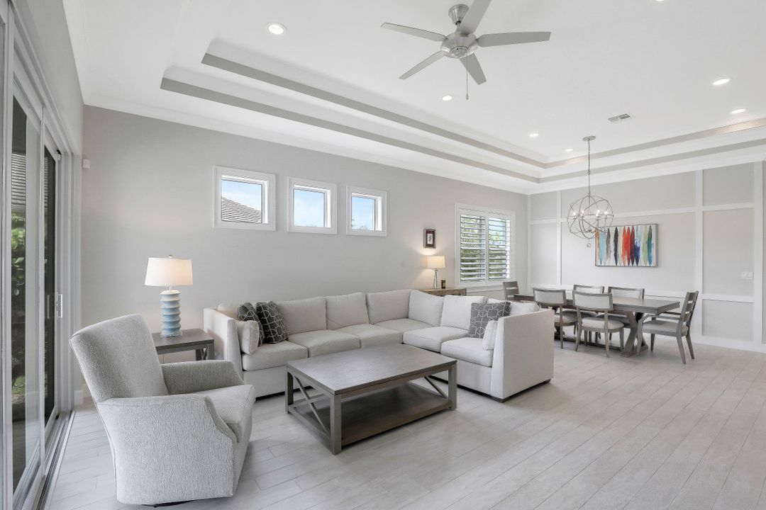 7075 Dominica Dr, Naples, FL 34113