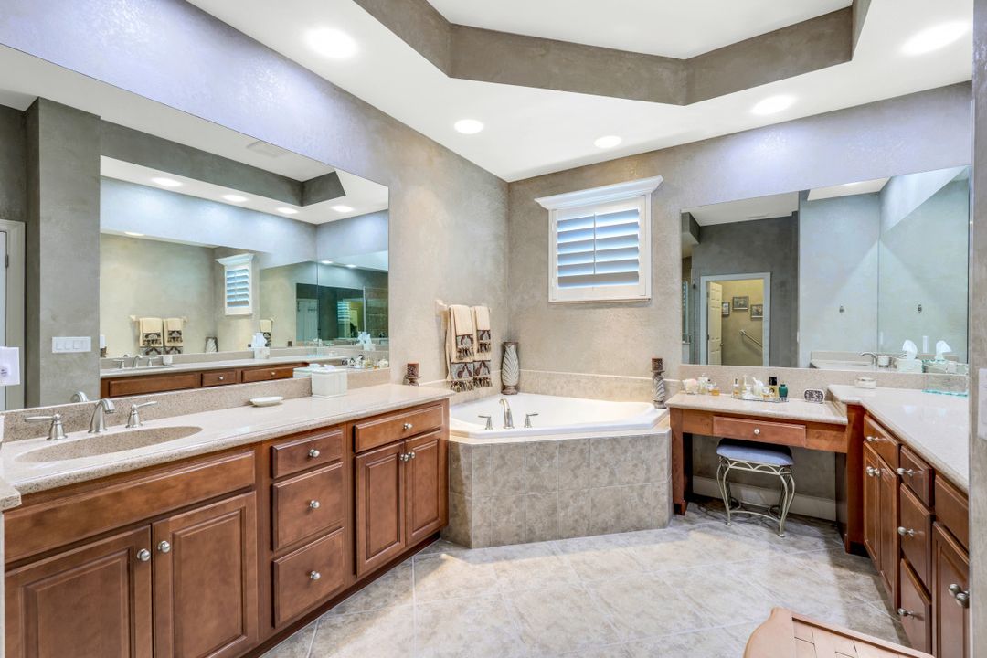 9220 Quartz Ln #201, Naples, FL 34120