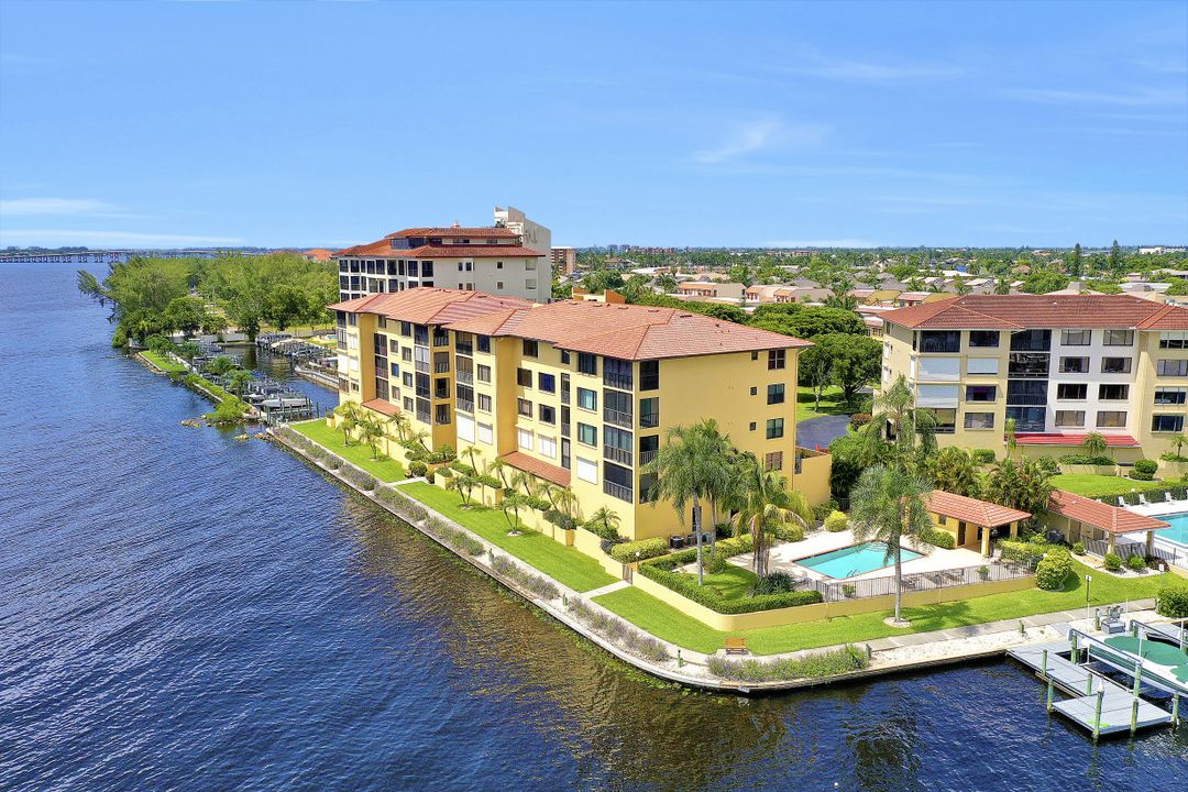 4015 SE 20th Pl, Cape Coral, FL 33904