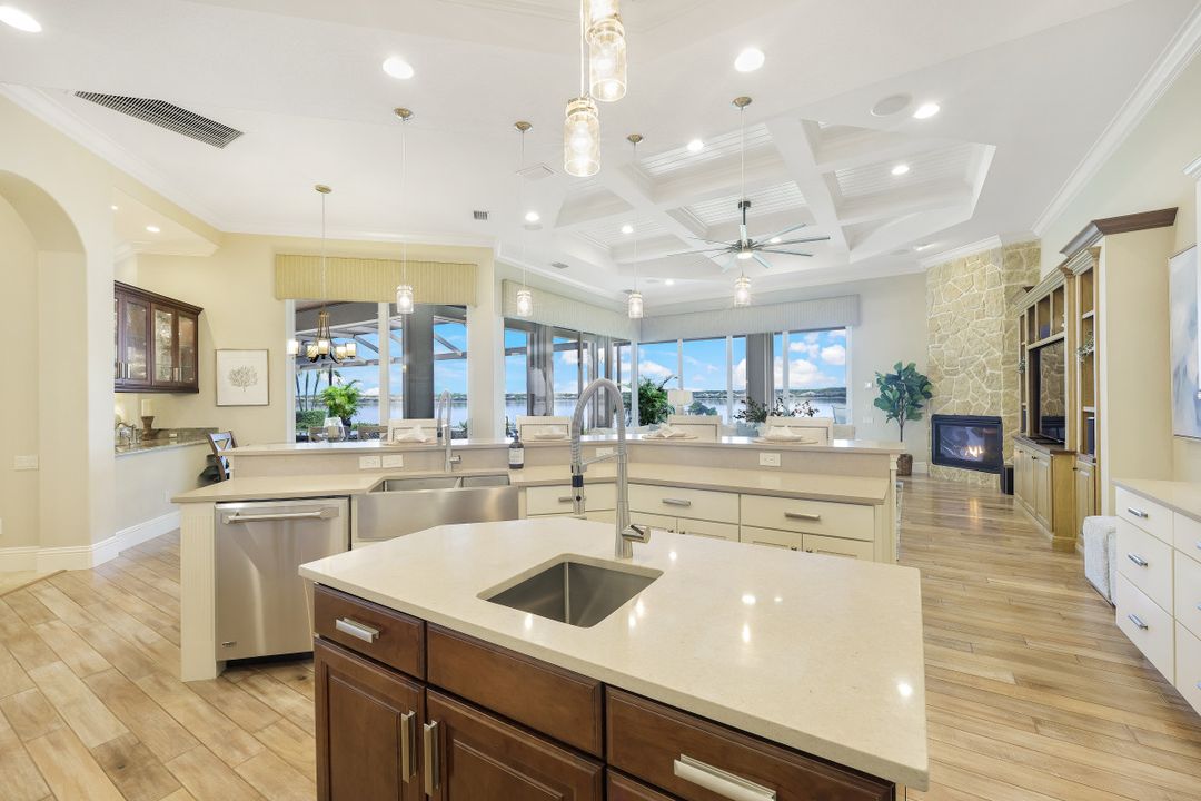 9337 Granite Ct, Naples, FL 34120