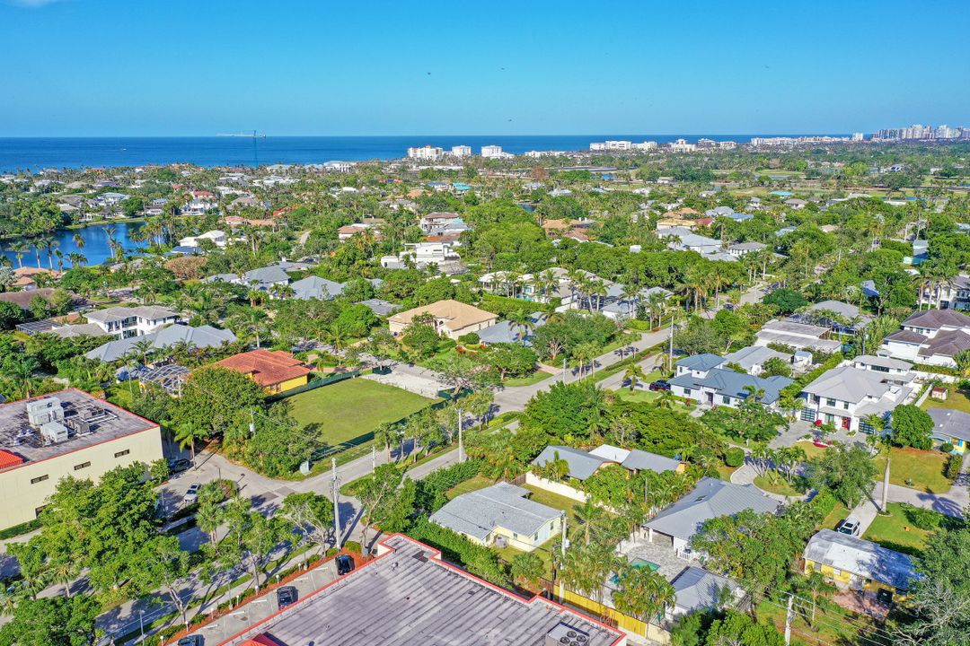 476 7th St N, Naples, FL 34102