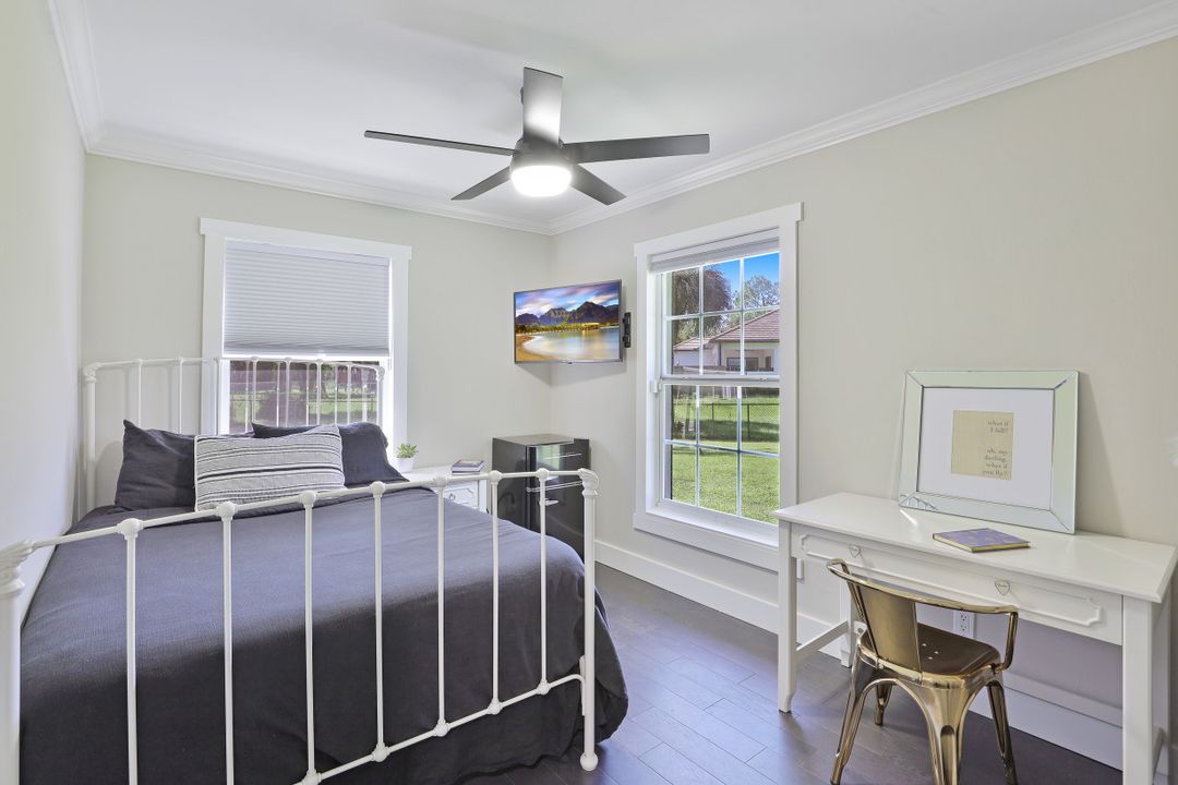 140 5th St NW, Naples, FL 34120