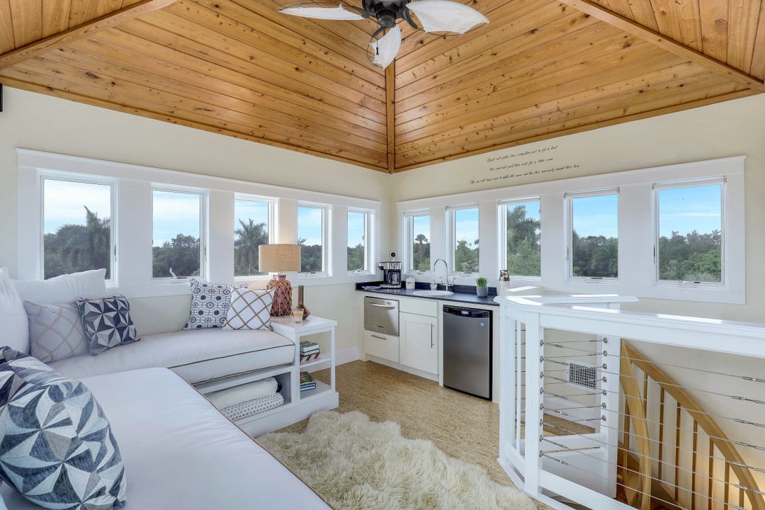 4559 E Riverside Dr, Fort Myers, FL 33905