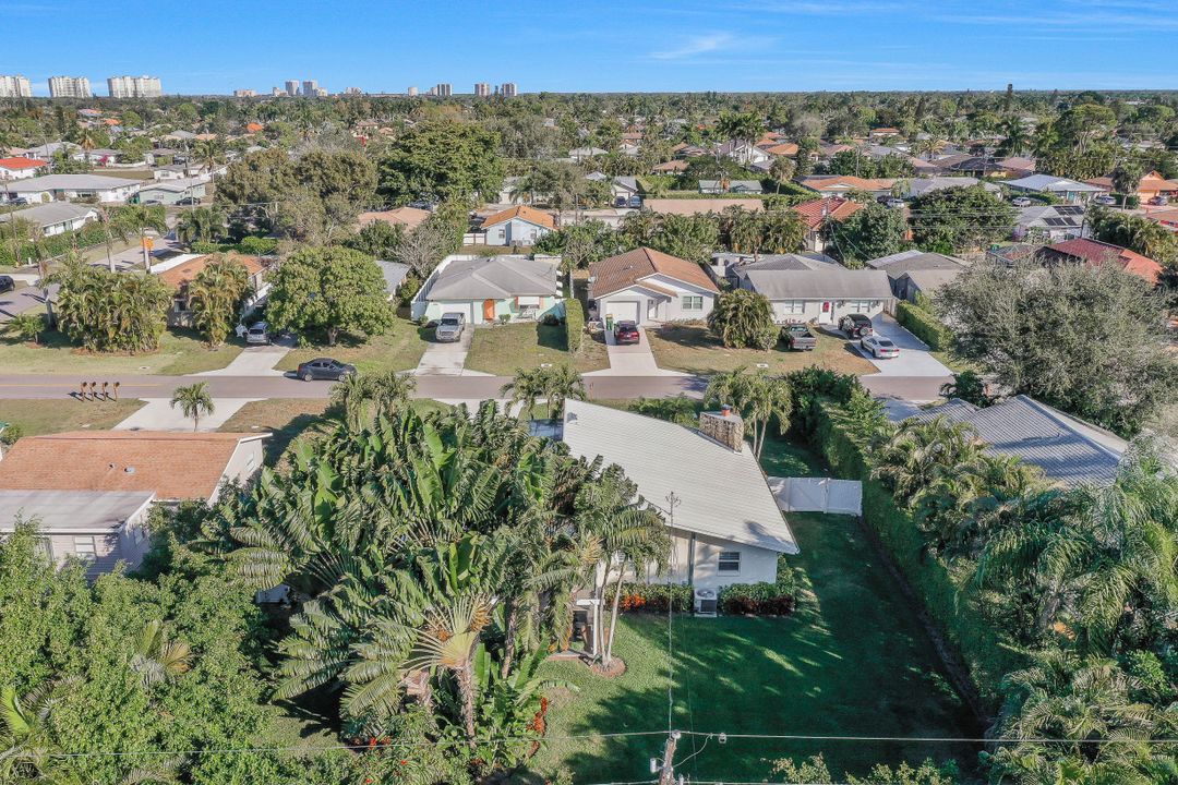 710 95th Ave N, Naples, FL 34108