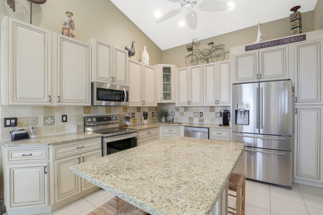 3640 Sawgrass Ct, Bonita Springs, FL 34134