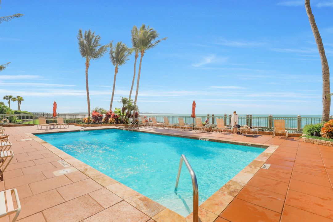 990 Cape Marco Dr #304, Marco Island, FL 34145