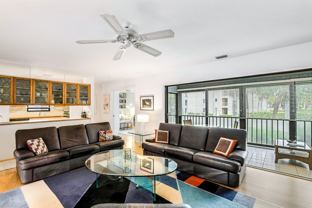 880 8th Ave S #101, Naples, FL 34102