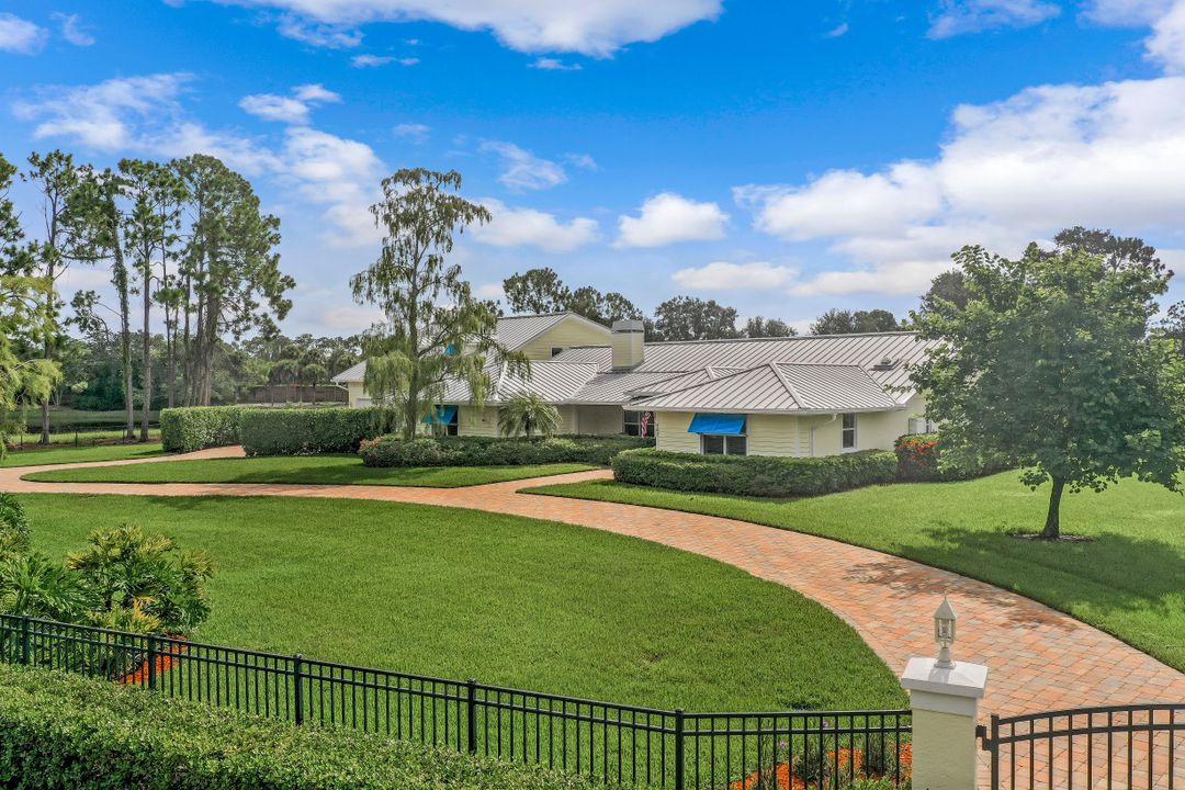 762 Hickory Rd, Naples, FL 34108