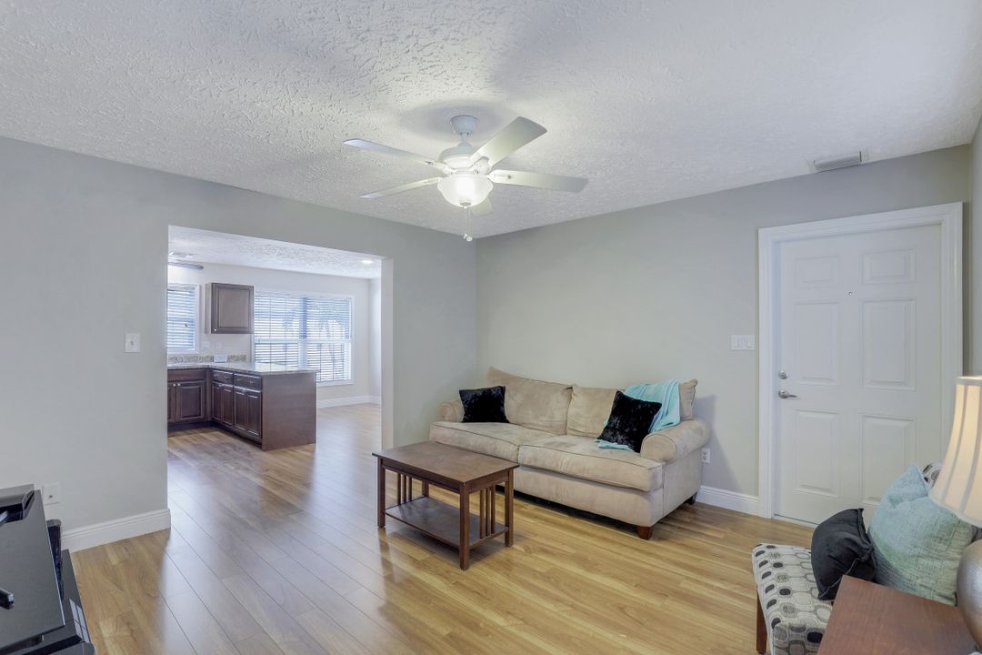 239 Leawood Cir, Naples, FL 34104