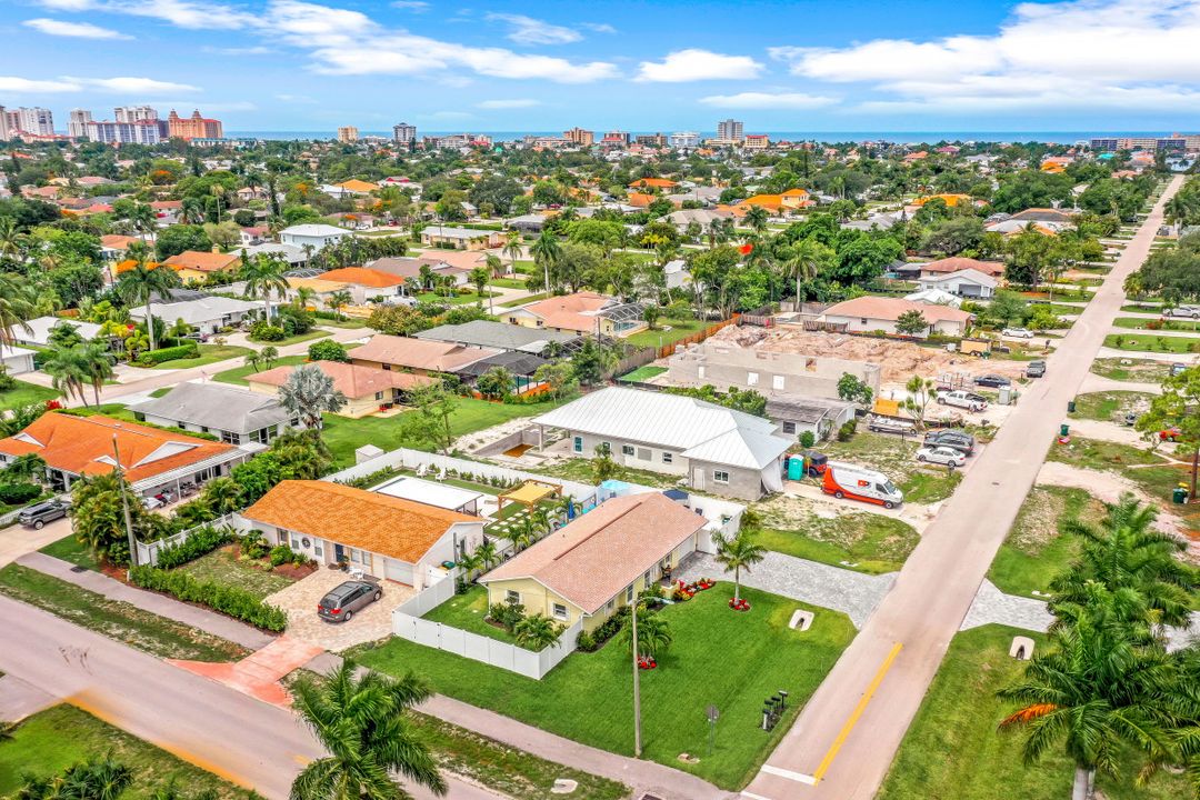 698 105th Ave N, Naples, FL 34108