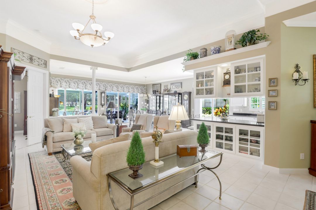 5981 Bermuda Ln, Naples, FL 34119