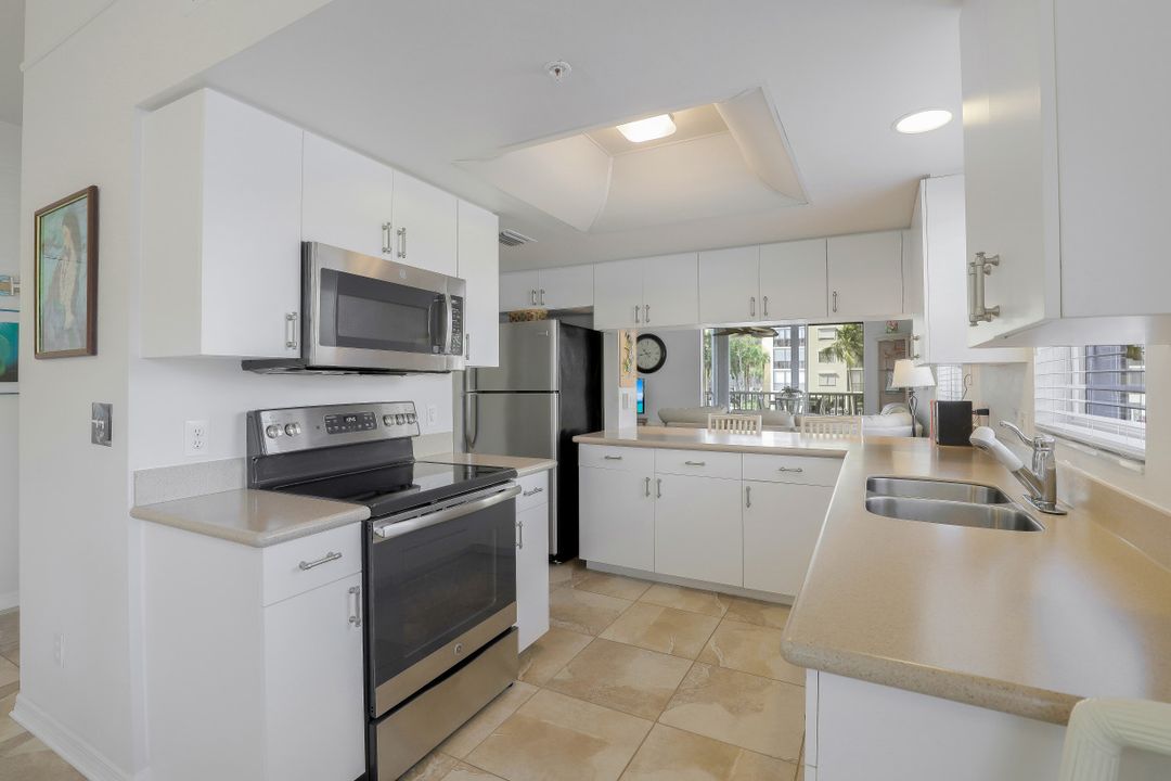 4361 Bay Beach Ln #124, Fort Myers Beach, FL 33931