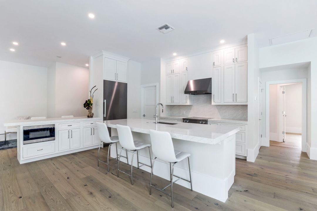 7525 Cordoba Cir, Naples, FL 34109