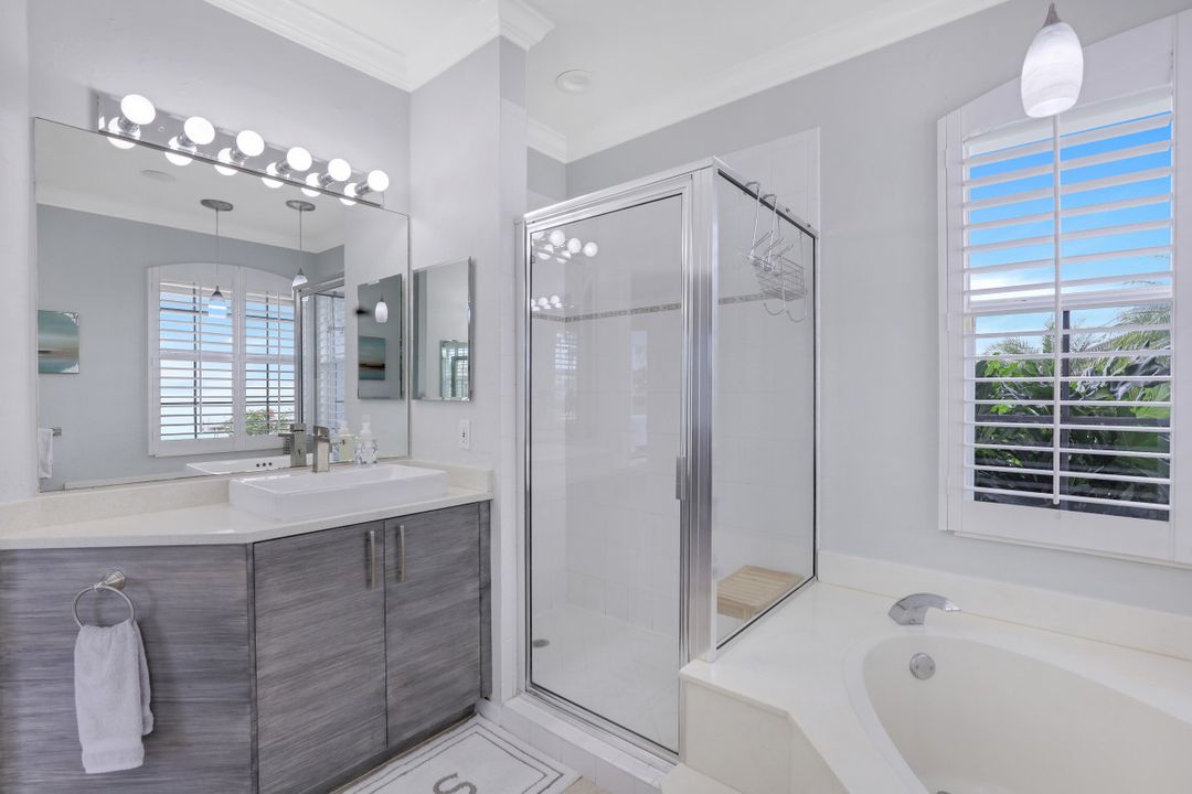 231 Seahorse Ct, Marco Island, FL 34145