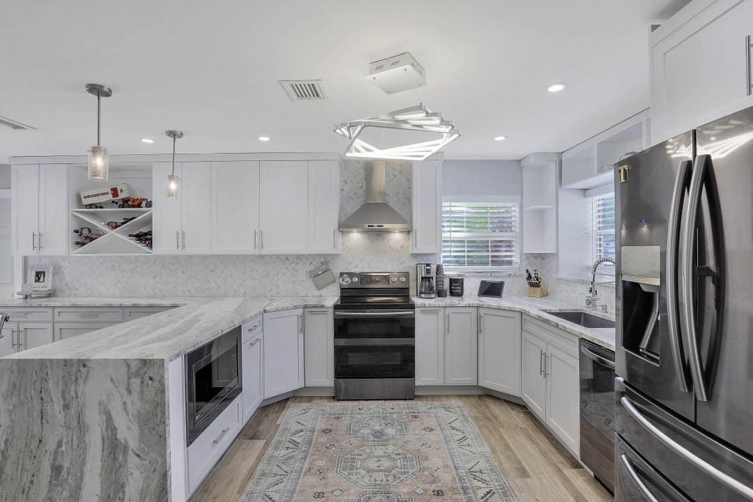 1320 Alcazar Ave, Fort Myers, FL 33901