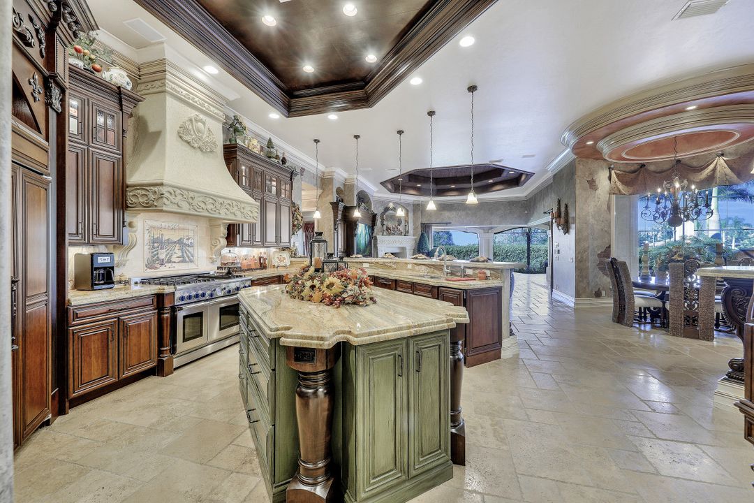 6411 Highcroft Dr, Naples, FL 34119