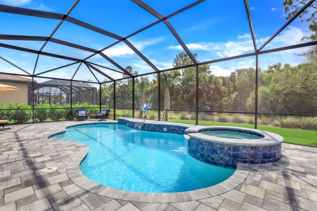 9483 Greyhawk Trl, Naples, FL 34120