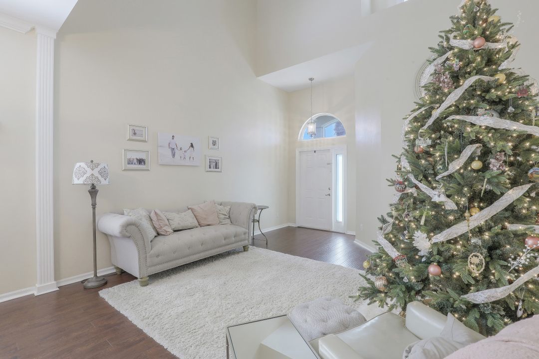 11588 Aron Ct, Estero, FL 33928