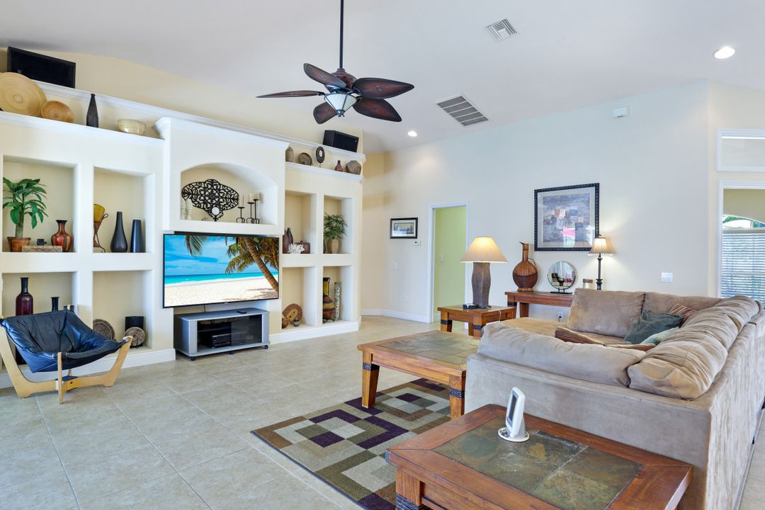 5241 Stratford Ct, Cape Coral, FL 33904