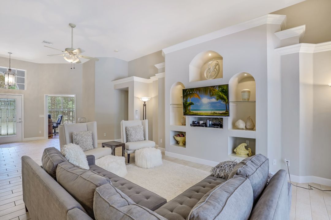 4571 Pine Ridge Rd, Naples, FL 34119