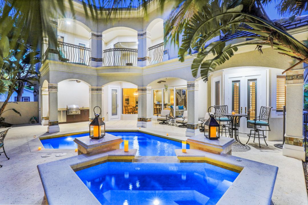 33 3rd St S, Naples, FL 34102