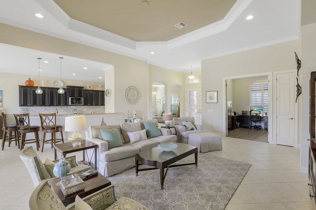 9091 Graphite Cir, Naples, FL 34120