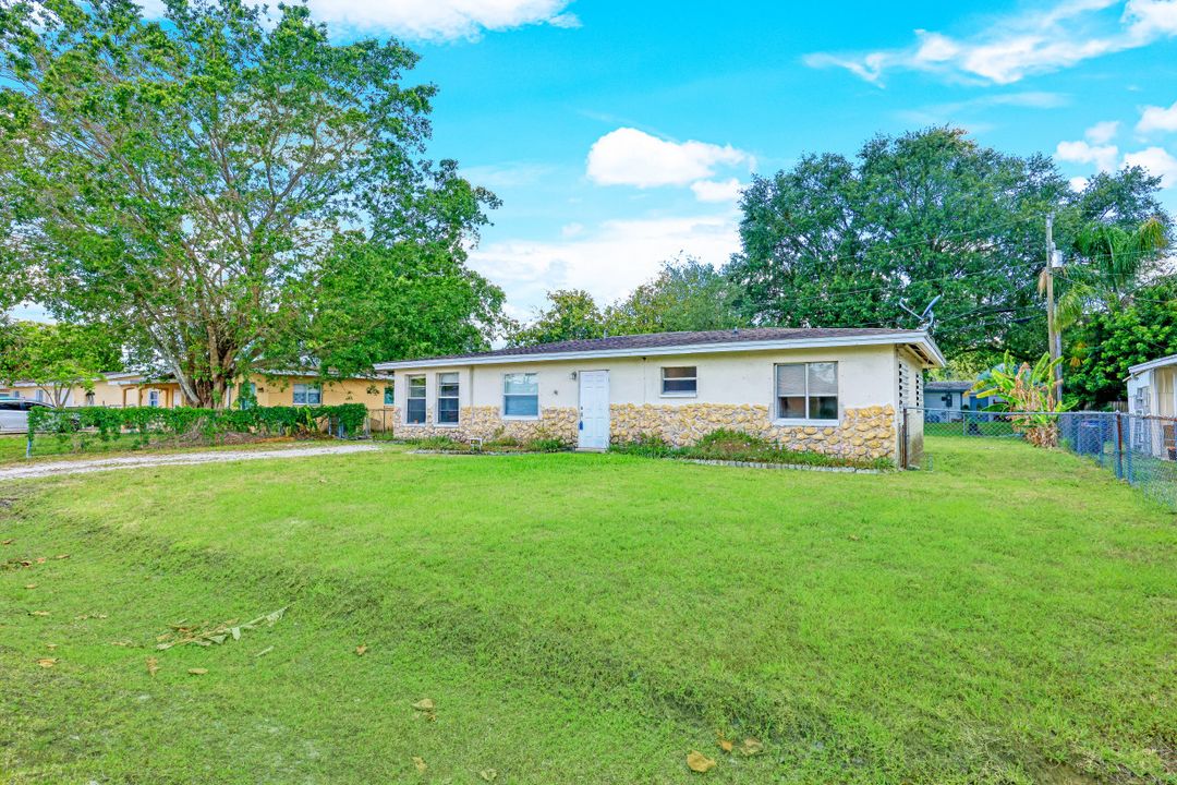 1209 Biscayne Dr, Cape Coral, FL 33909