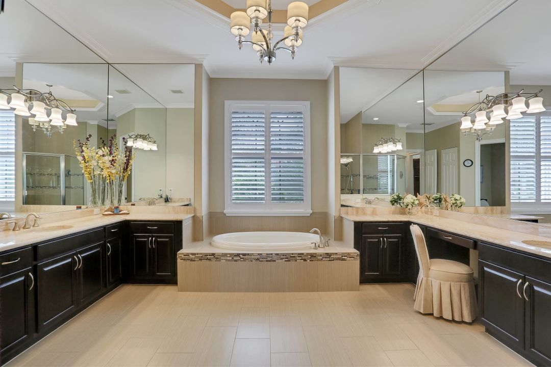 2934 Cinnamon Bay Cir, Naples, FL 34119