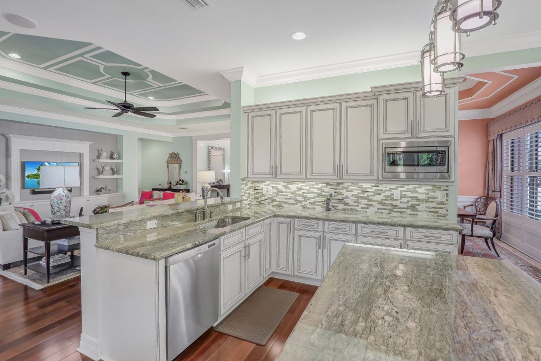 3987 Bering Ct, Naples, FL 34119