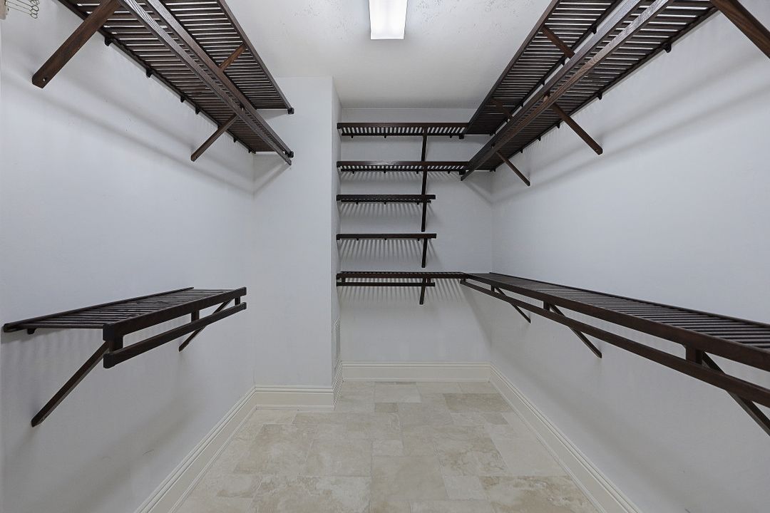 1905 Fairfax Cir, Naples, FL 34109