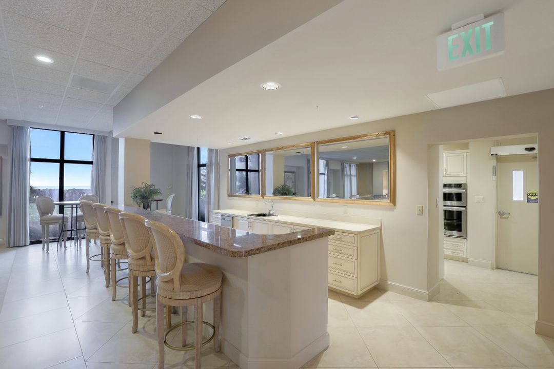 3215 Gulf Shore Blvd N #205, Naples, FL 34103