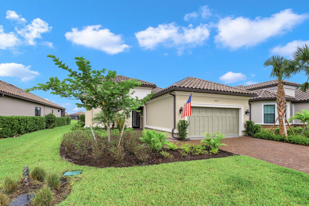8673 Dilillo Ct, Naples, FL 34119