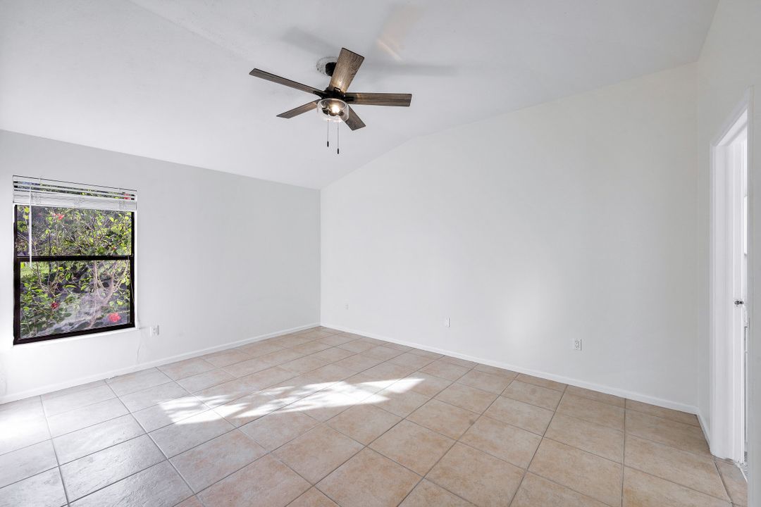 3658 Kent Dr, Naples, FL 34112