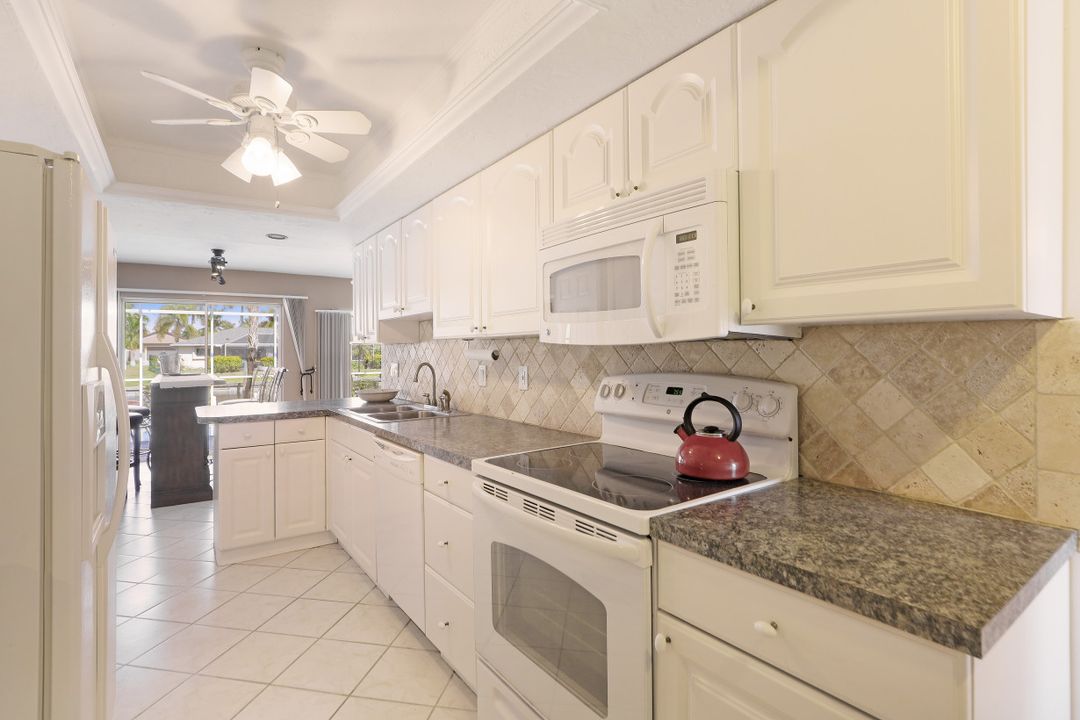 5241 Seagull Ct, Cape Coral, FL 33904