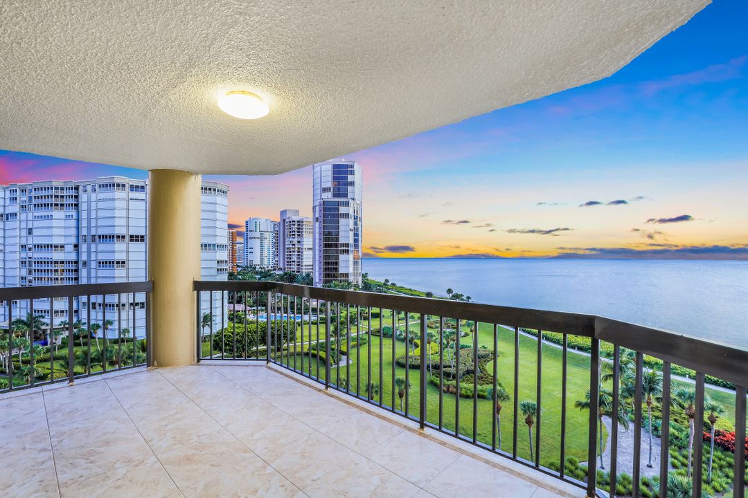 4551 Gulf Shore Blvd N #1003, Naples, FL 34103
