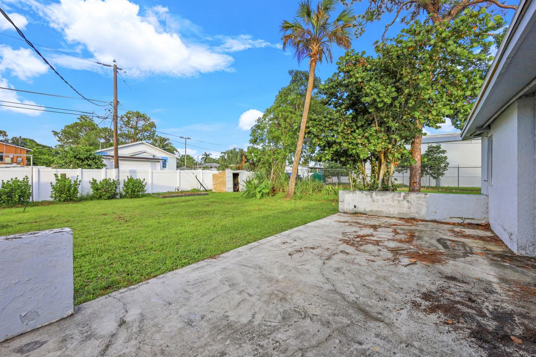 3575 Thomasson Dr, Naples, FL 34112