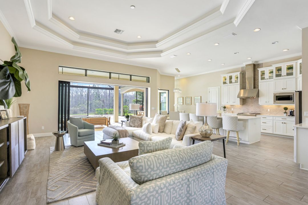 9086 Sorreno Ct, Naples, FL 34119