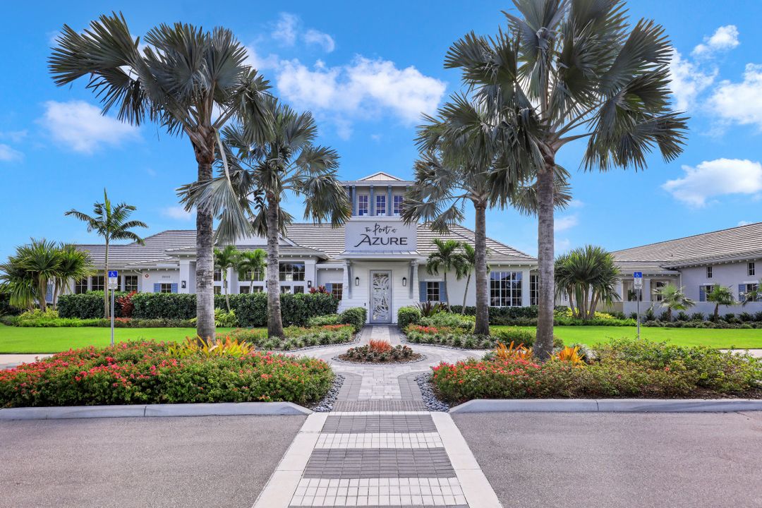 8961 Mustique Ln, Naples, FL 34114