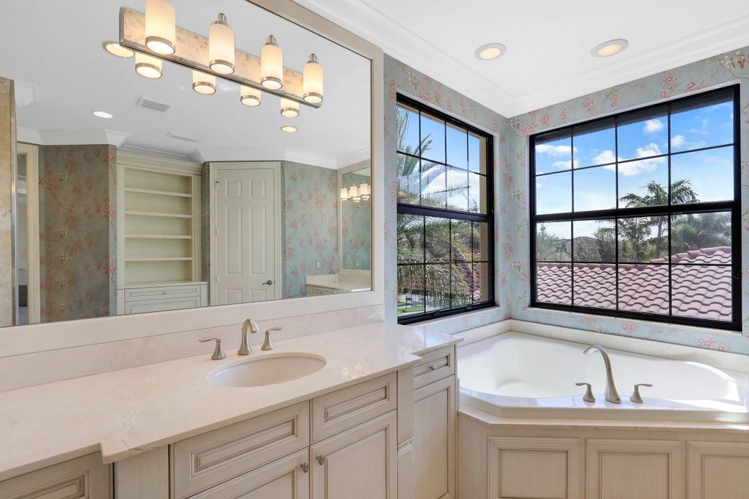 3642 Santaren Ct, Naples, FL 34119