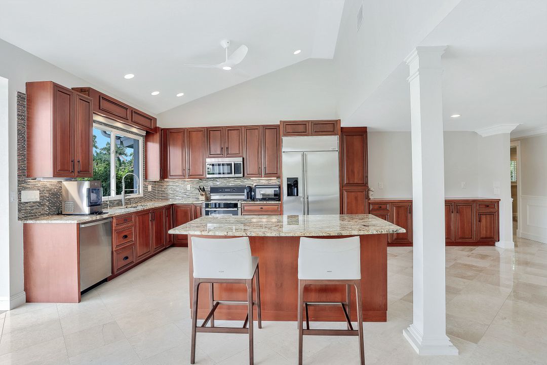 151 Bayview Ave, Naples, FL 34108