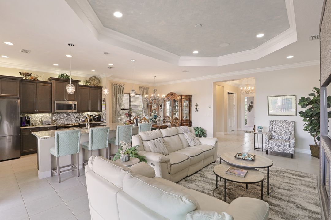 2832 Cinnamon Bay Cir, Naples, FL 34119