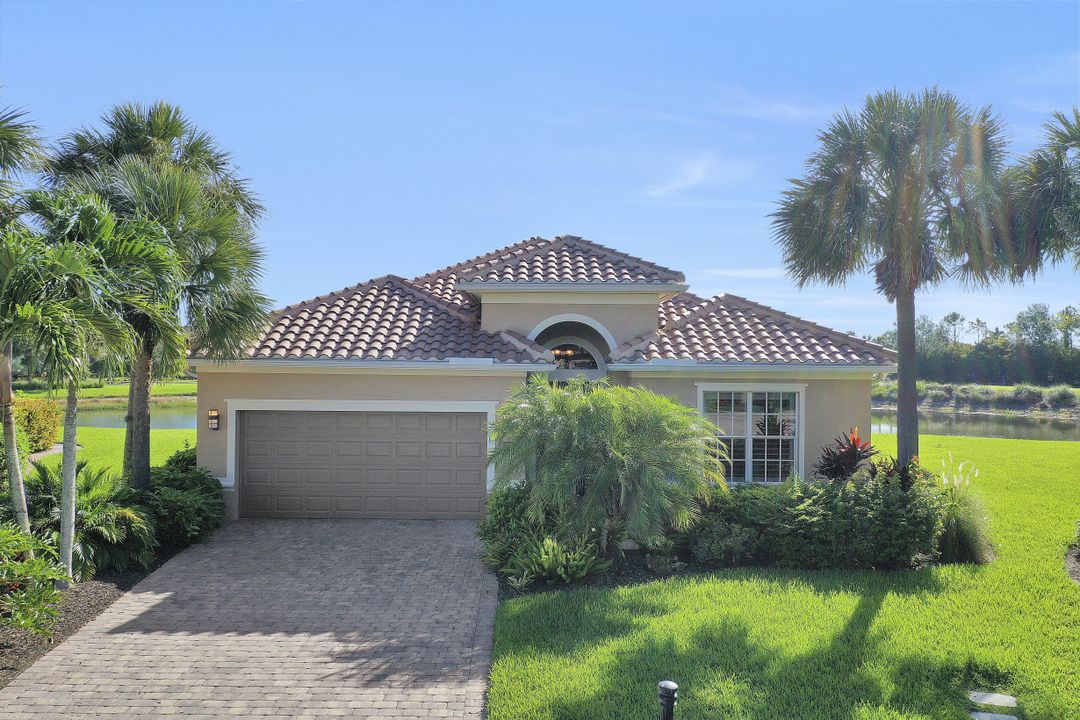 9131 Crystal Ct, Naples, FL 34120