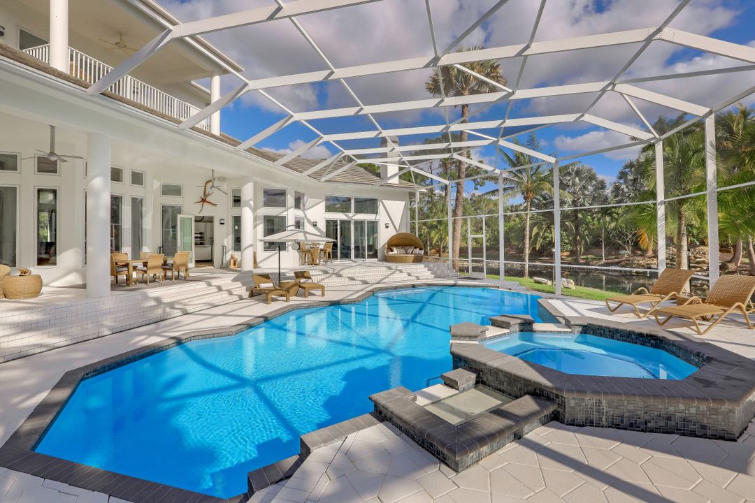 6262 Standing Oaks Ln, Naples, FL 34119