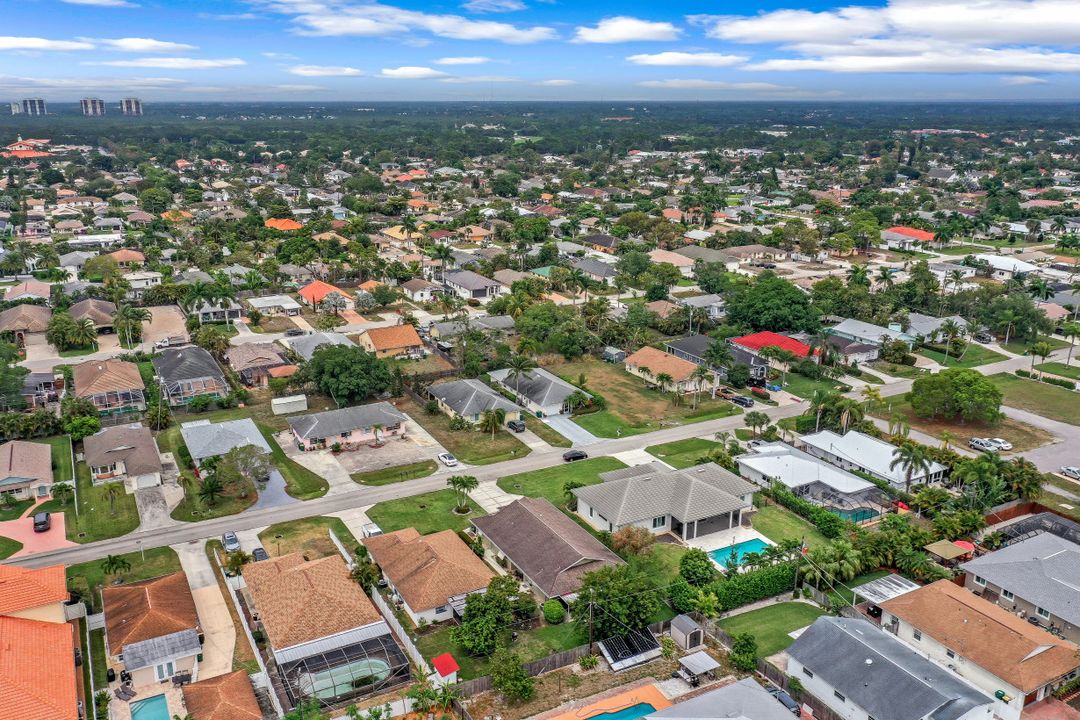 628 104th Ave N, Naples, FL 34108