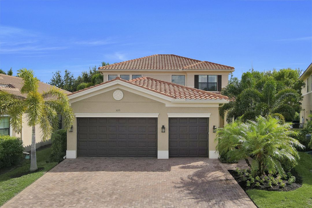 3271 Pacific Dr, Naples, FL 34119