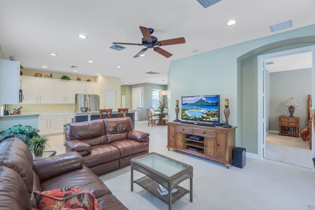 1916 Tarpon Bay Dr N, Naples, FL 34119